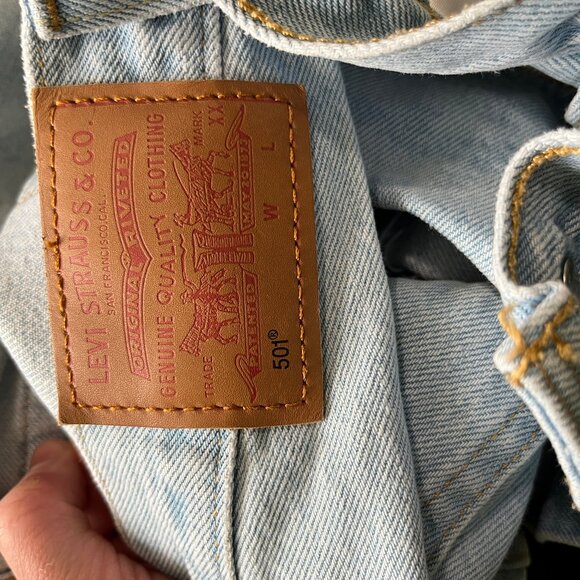 Levi's 501 Jean Shorts Light Blue Frayed Denim Size W32 32 14 - Picture 4 of 11